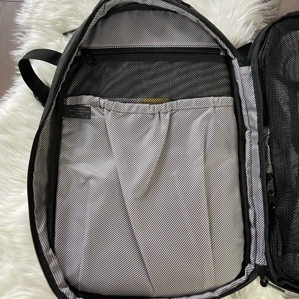 SwissGear Contoured 15-inch Laptop Backpack - Picture 5 of 8